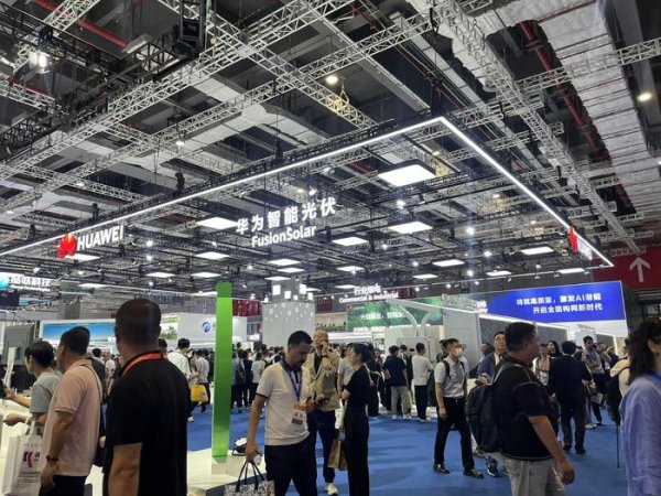 证券配资最简单最准方法 SNEC 2025：光伏巨头“钱紧”缩展台，储能“反客为主”